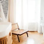 Luxury Apartment, Bathtub View To The Main Square Appartement