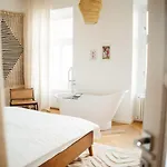 Luxury Apartment, Bathtub View To The Main Square Appartement *