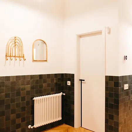 Luxury Apartment, Bathtub View To The Main Square *