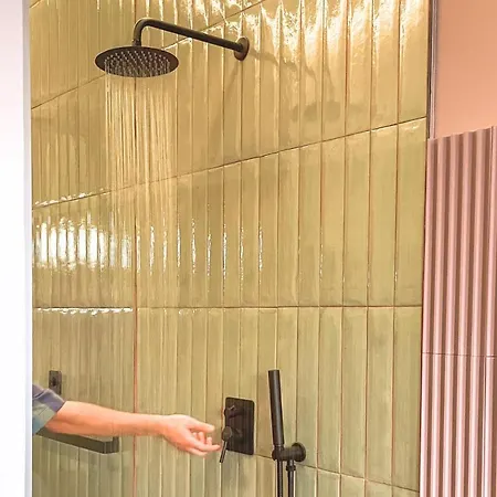 Luxury Apartment, Bathtub View To The Main Square