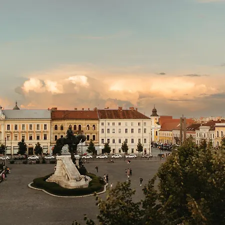 Luxury Apartment, Bathtub View To The Main Square Appartement *