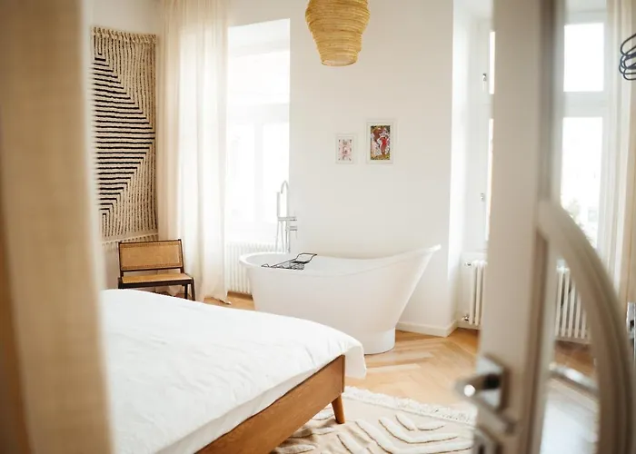Luxury Apartment, Bathtub View To The Main Square Appartement *