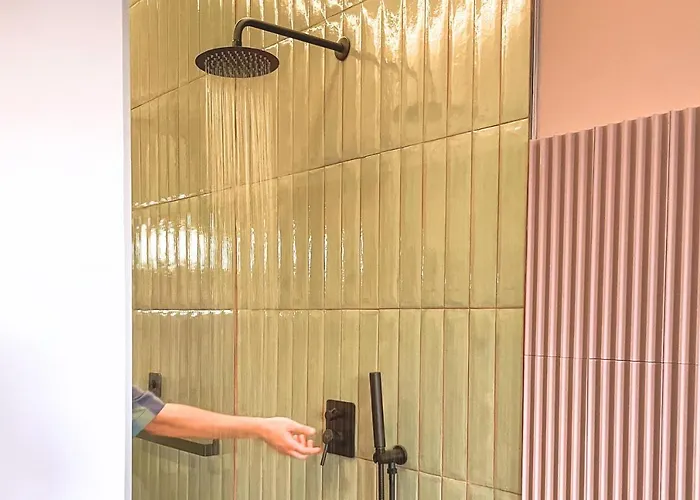 Luxury Apartment, Bathtub View To The Main Square